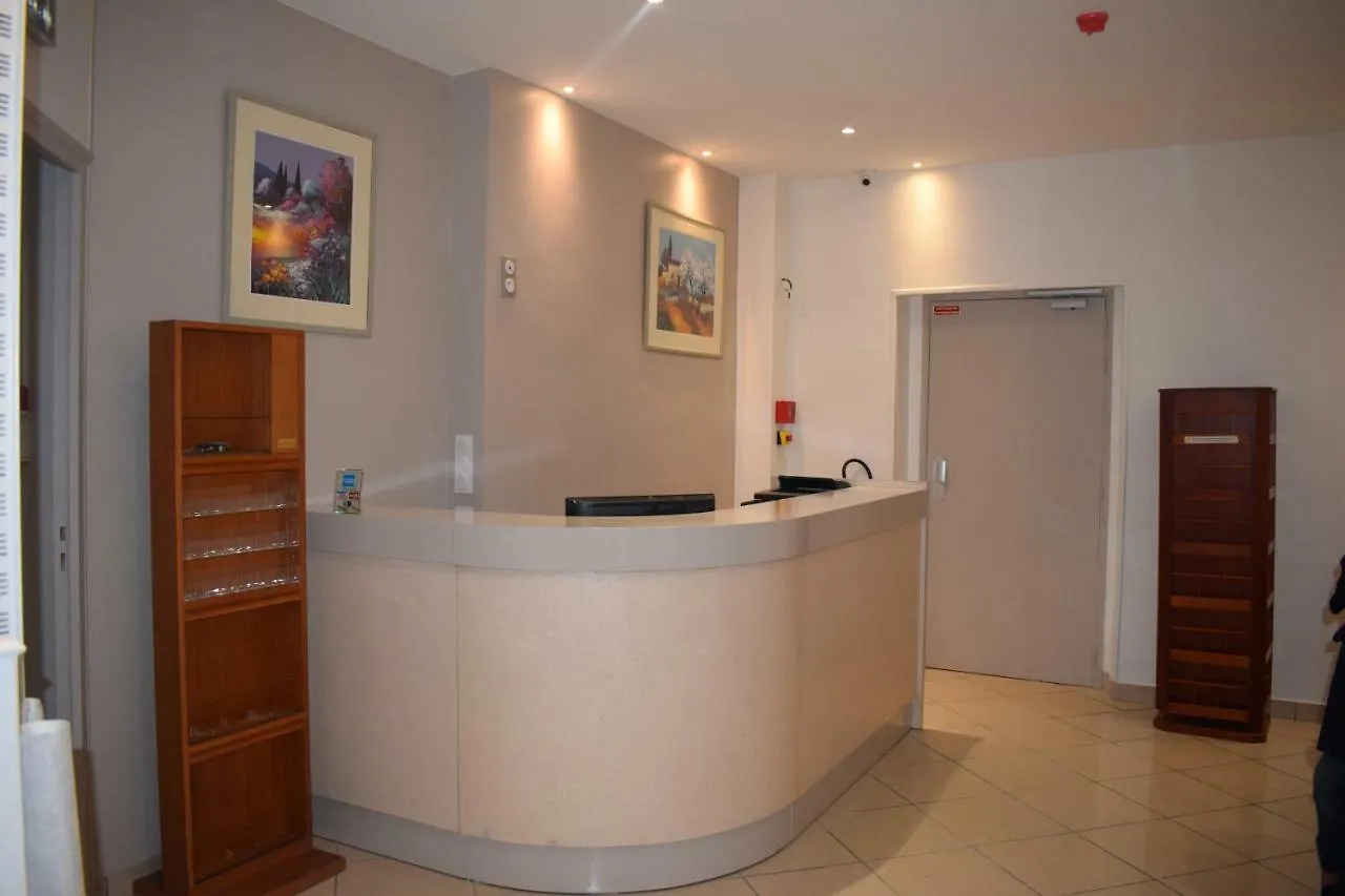 Hotel Puy De Dome Paris 3*,