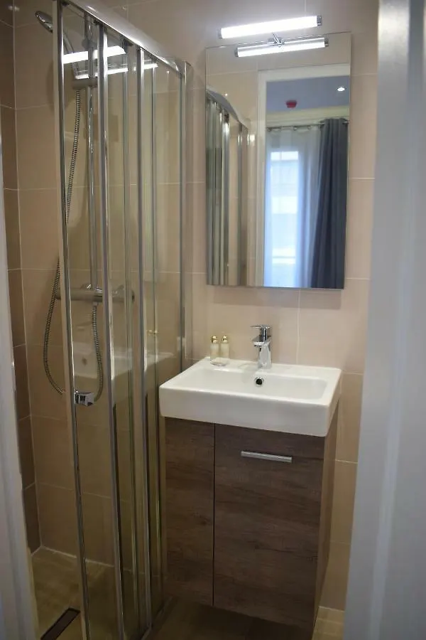 Hotel Puy De Dome Paris
